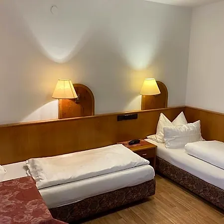 فندق Adler Mit 3*