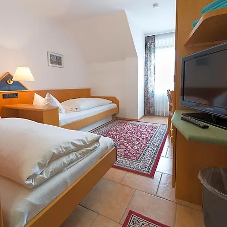 فندق Adler Mit 3*